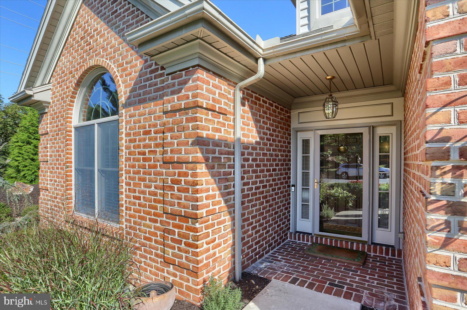 LAUREL POINT - Residential