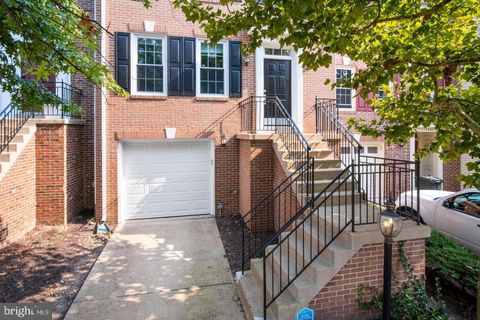 Townhouse For Rent - 7439 Heatherfield Lane<br/> ALEXANDRIA, VA 22315