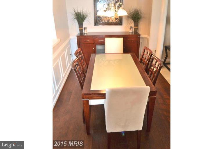 TURNBERRY VILLAGE - Residential Lease