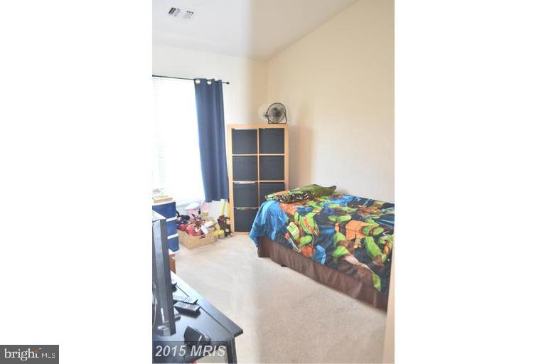 TURNBERRY VILLAGE - Residential Lease