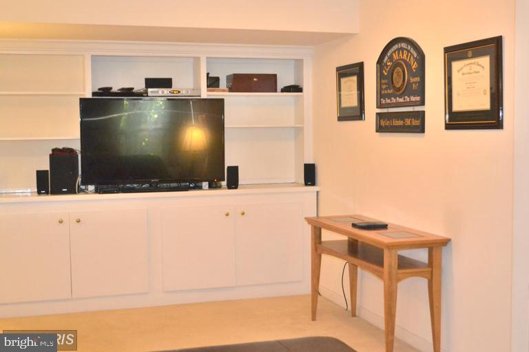 TURNBERRY VILLAGE - Residential Lease