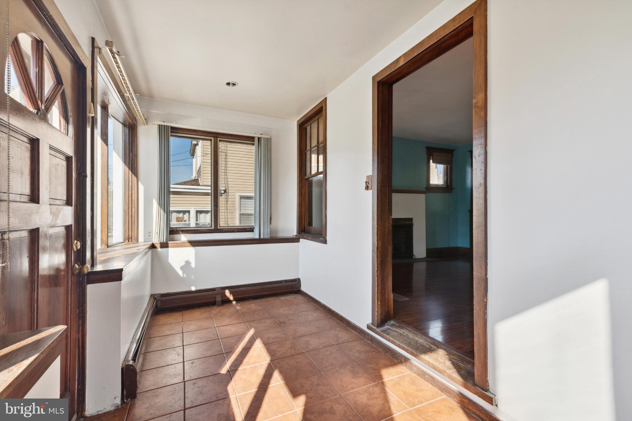 LAWNDALE - Residential