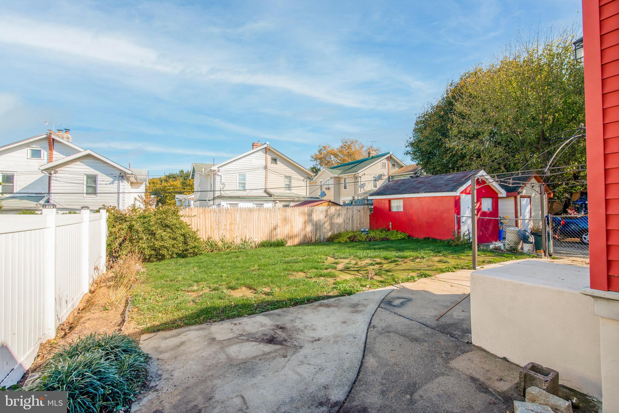 LAWNDALE - Residential