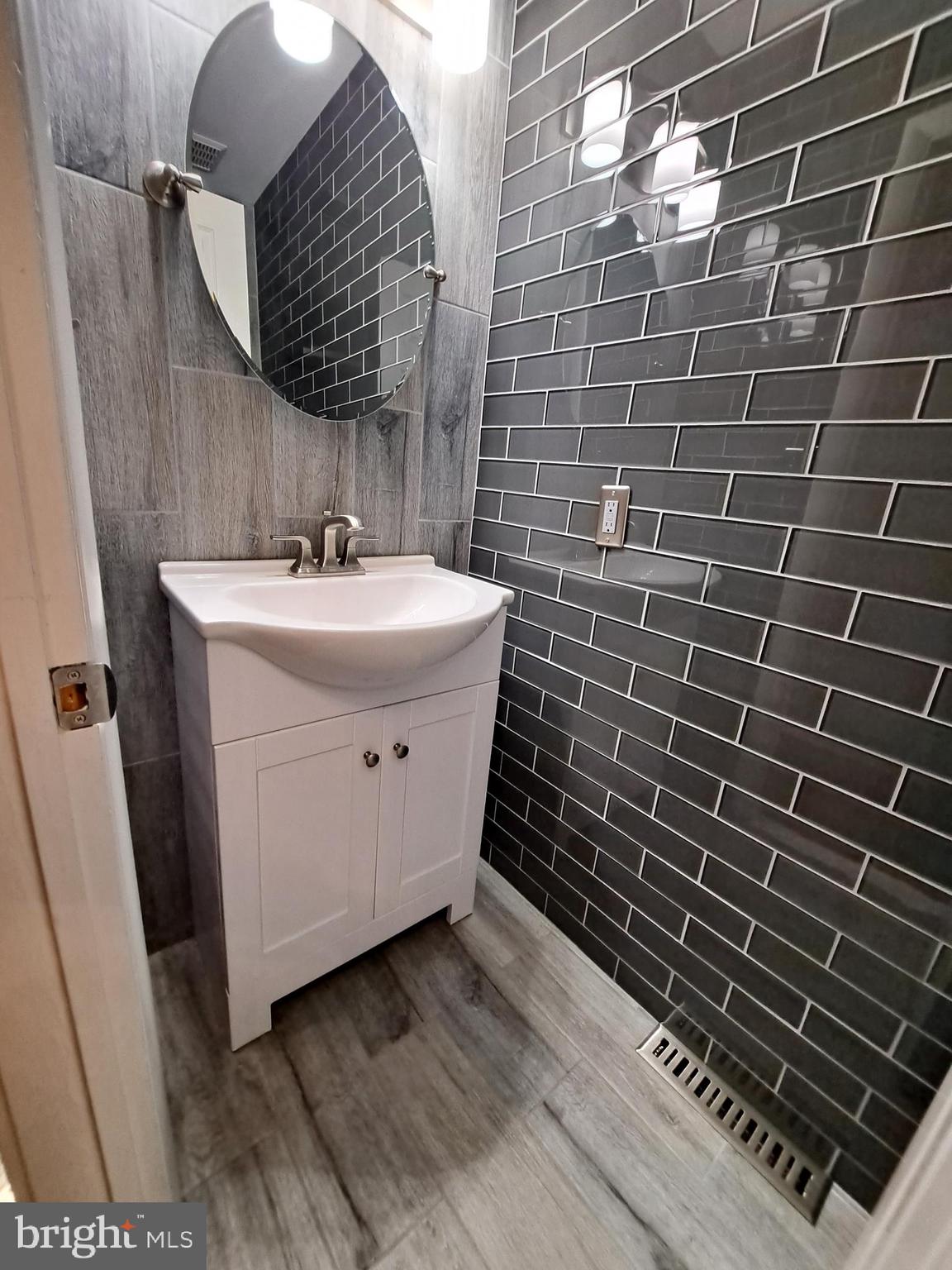 LYNETREE - Residential Lease