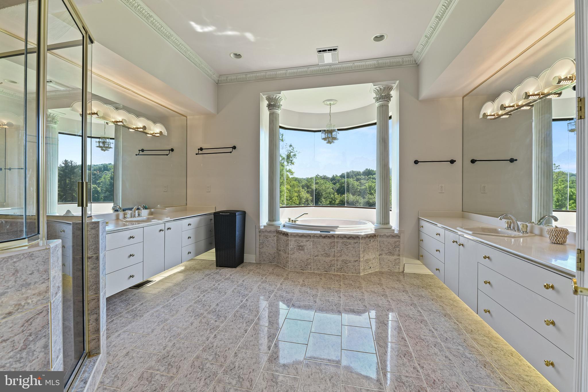 LAMBOURNE DOWNS - Residential