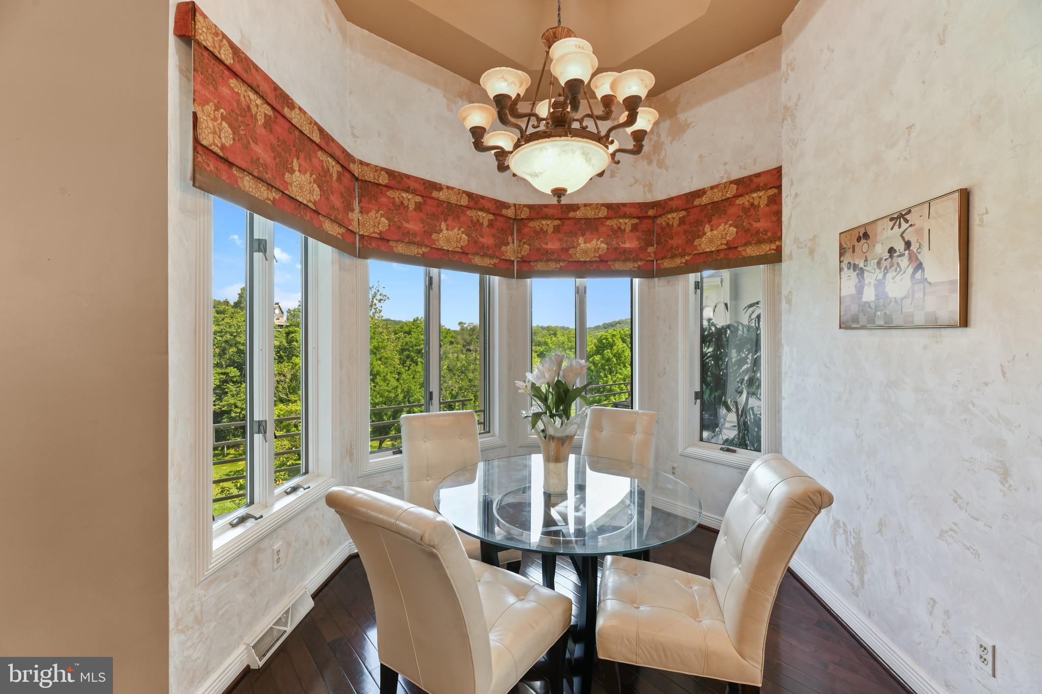 LAMBOURNE DOWNS - Residential