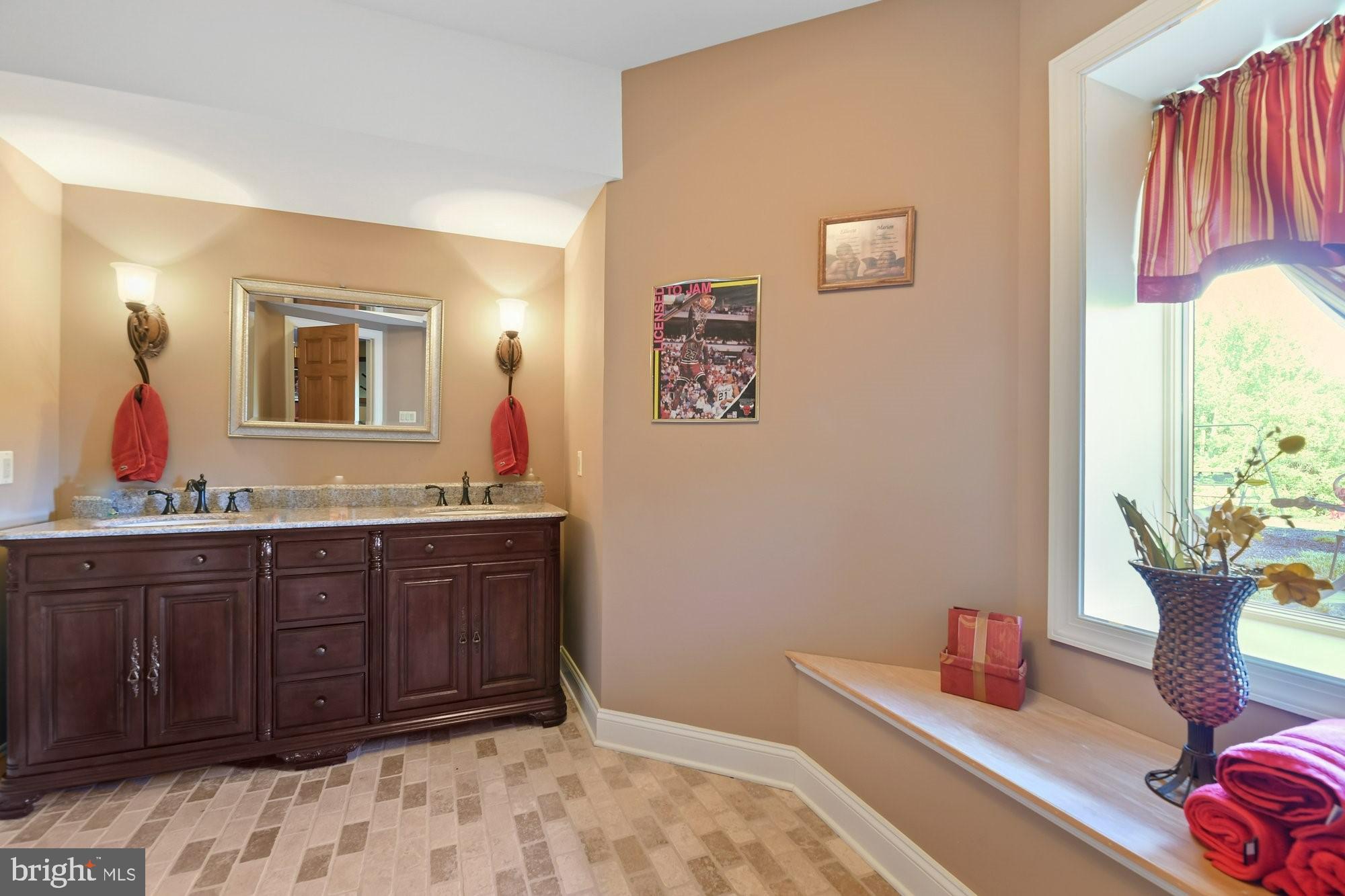 LAMBOURNE DOWNS - Residential