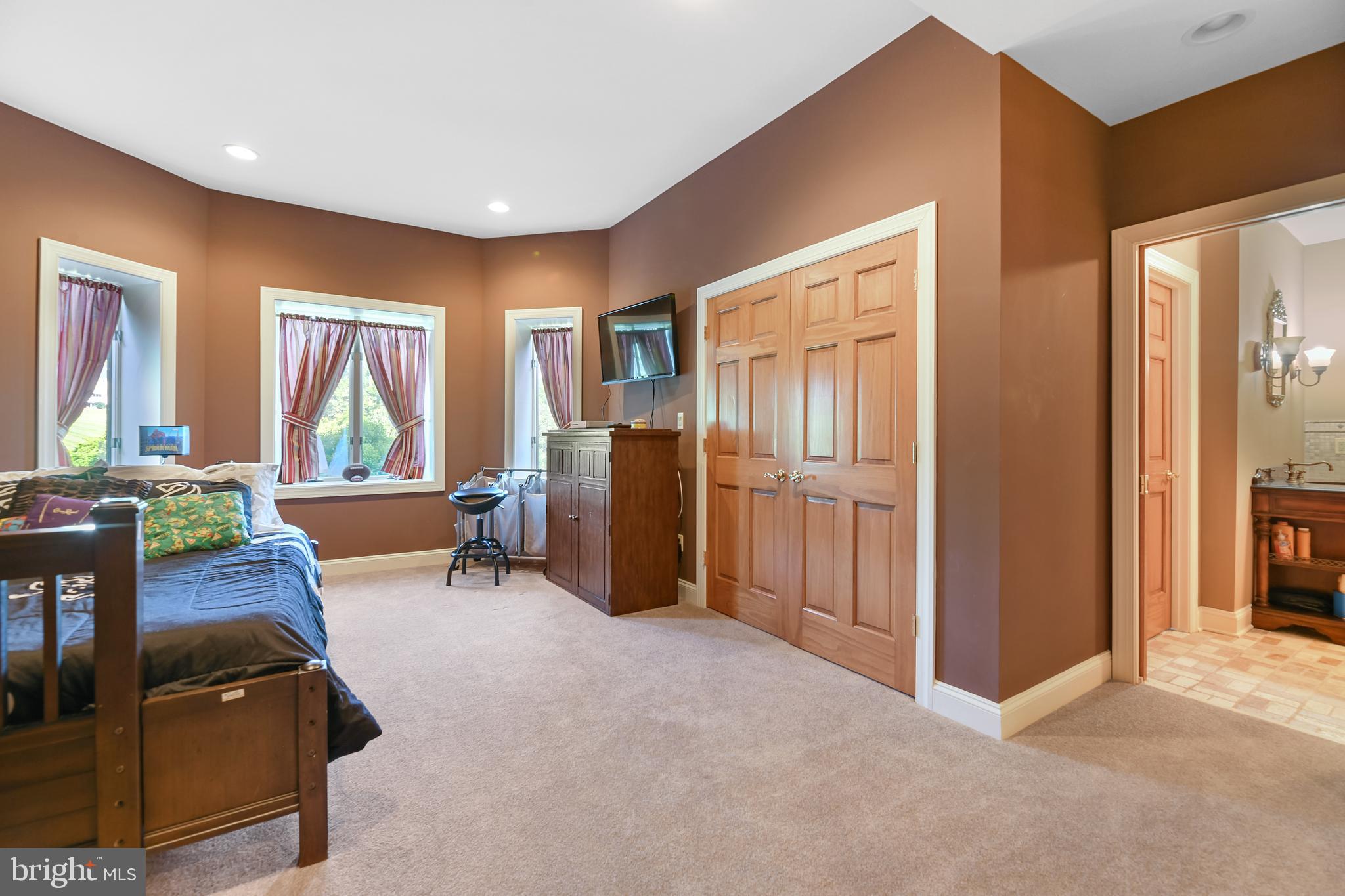 LAMBOURNE DOWNS - Residential