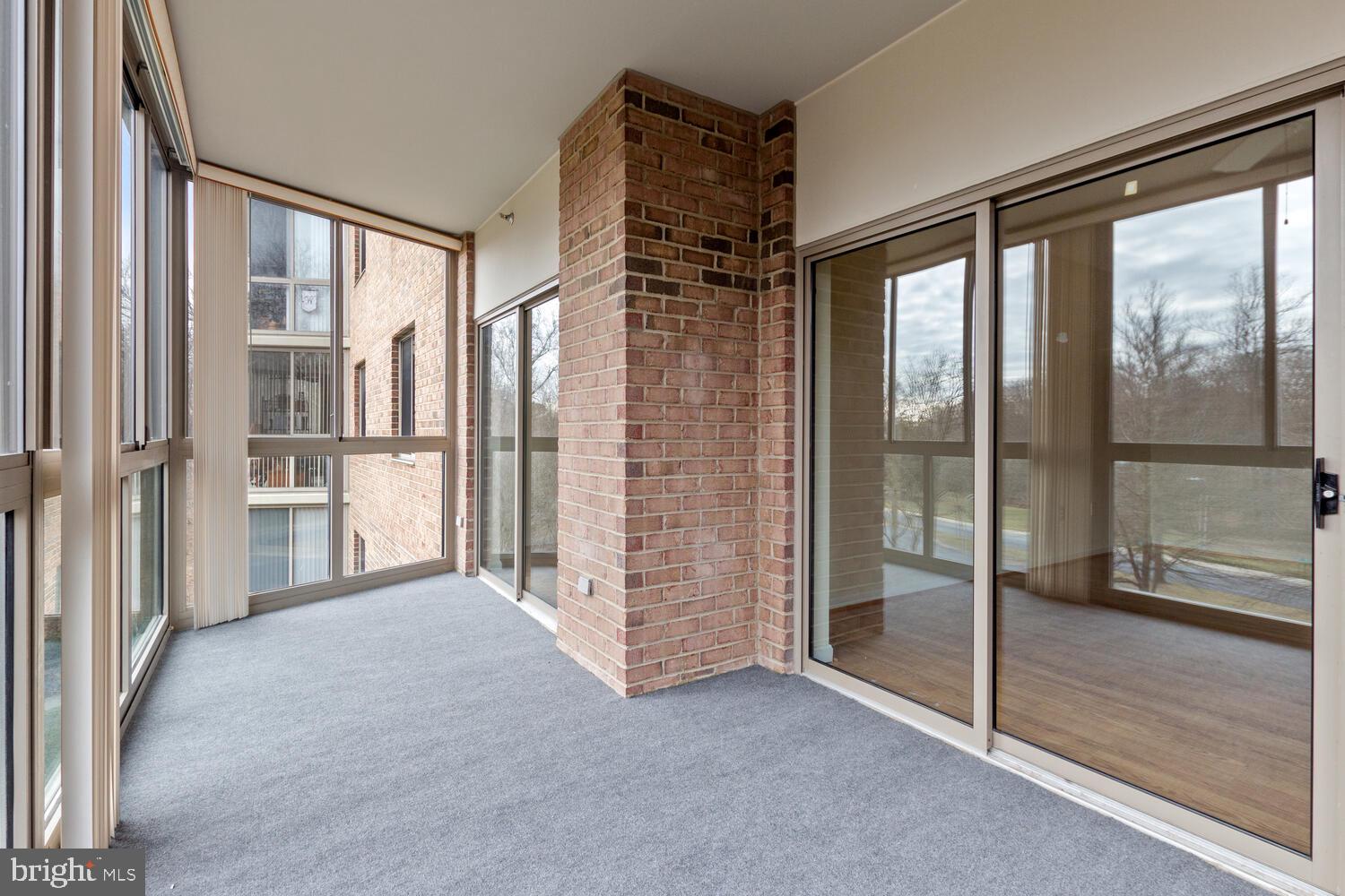 TURNBERRY COURTS AT LEIS - Residential