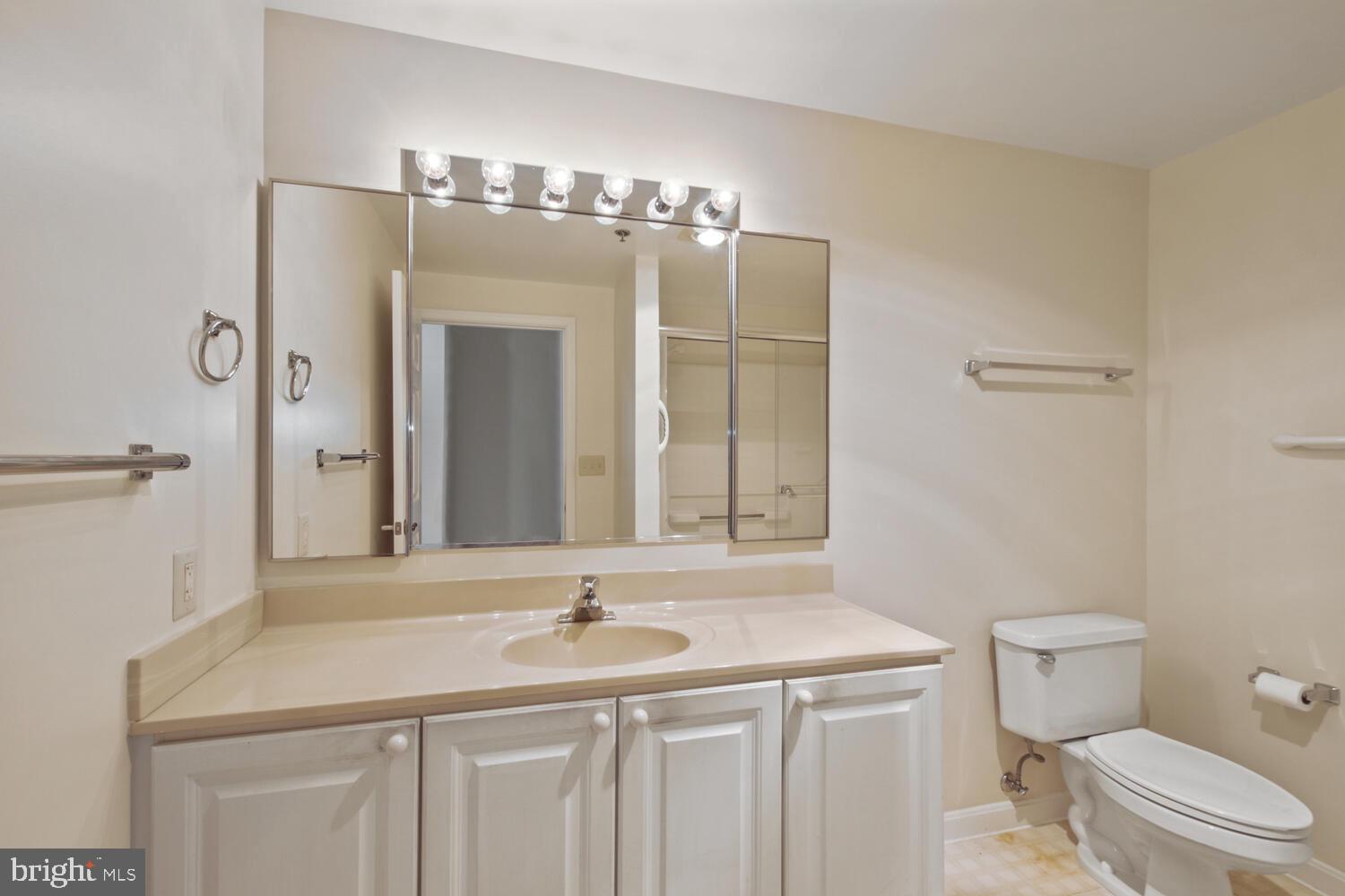 TURNBERRY COURTS AT LEIS - Residential