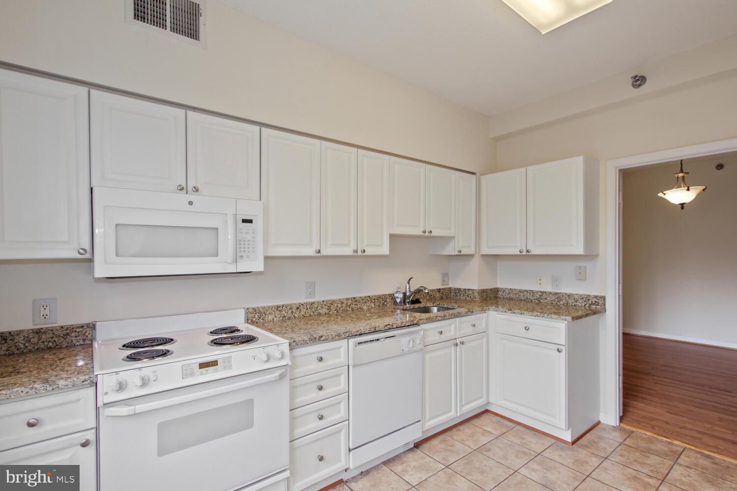 TURNBERRY COURTS AT LEIS - Residential