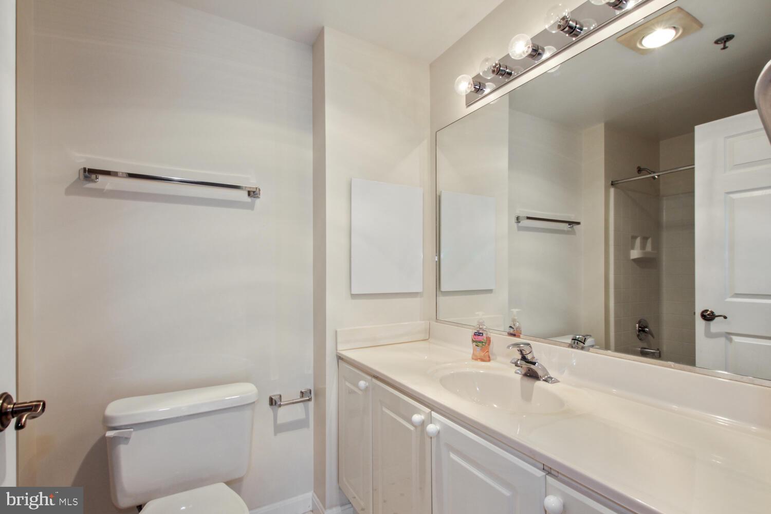 TURNBERRY COURTS AT LEIS - Residential