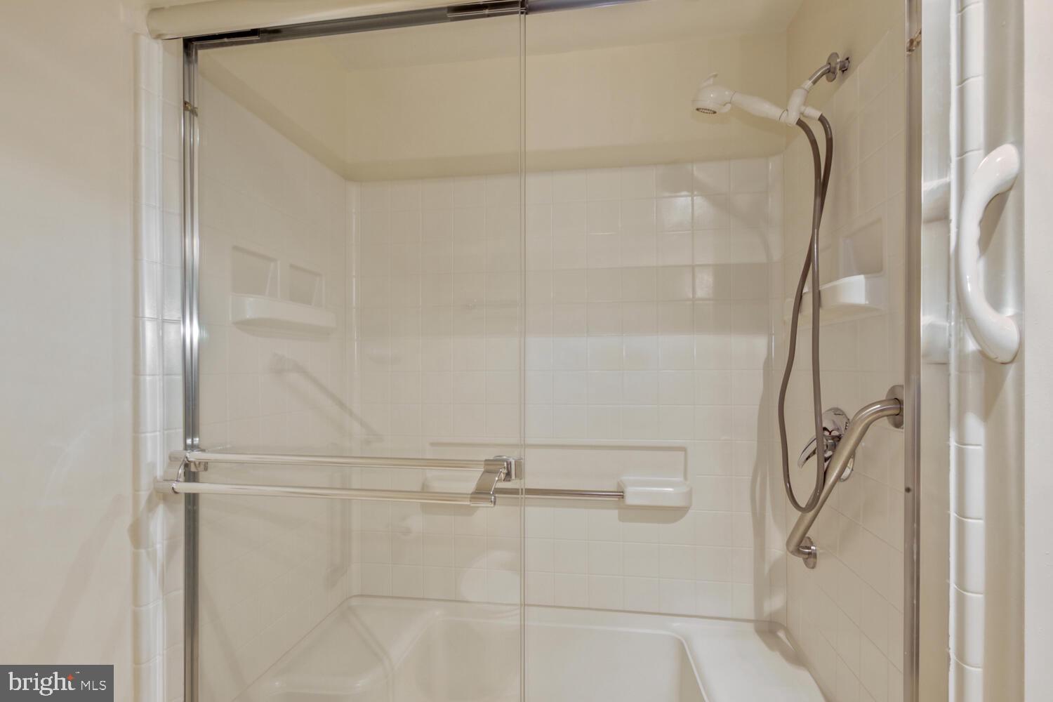 TURNBERRY COURTS AT LEIS - Residential