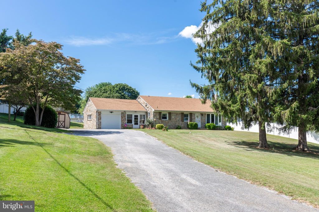 Photo of 3400 Hanover Pike, MANCHESTER, MD 21102 (MLS # MDCR2029808)