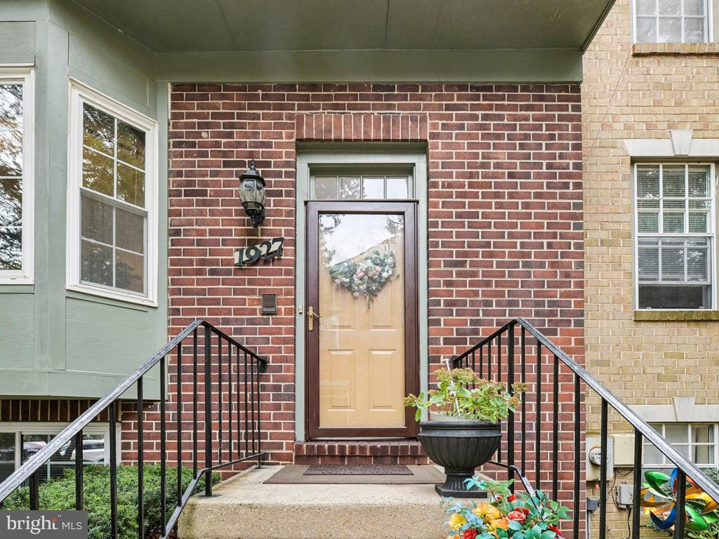 1927 AMBERSTONE COURT 4