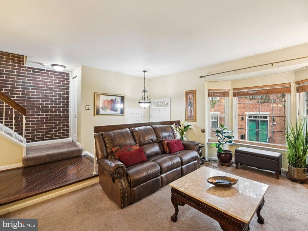 1927 AMBERSTONE COURT 4