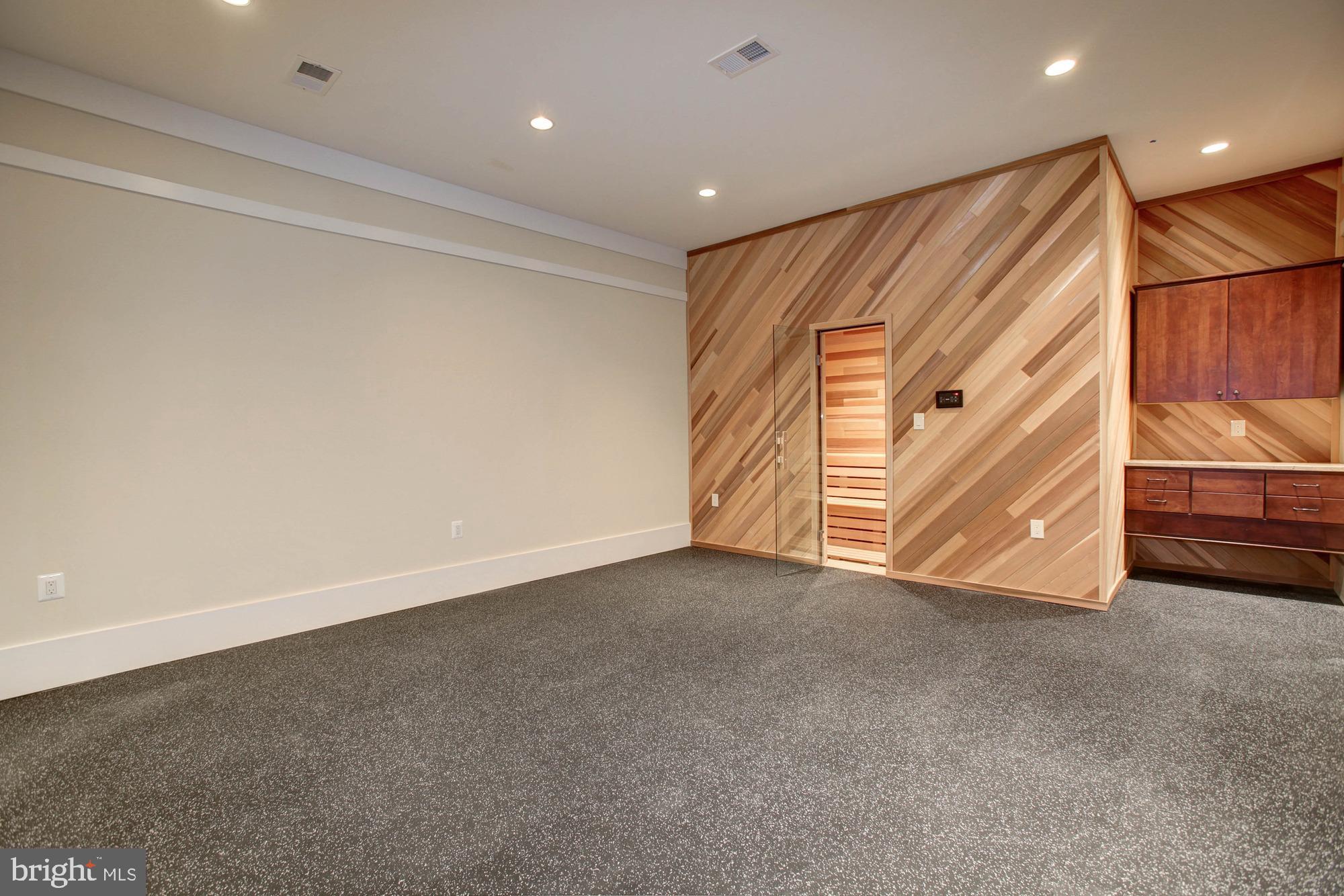 PEACOCK STATION - Residential