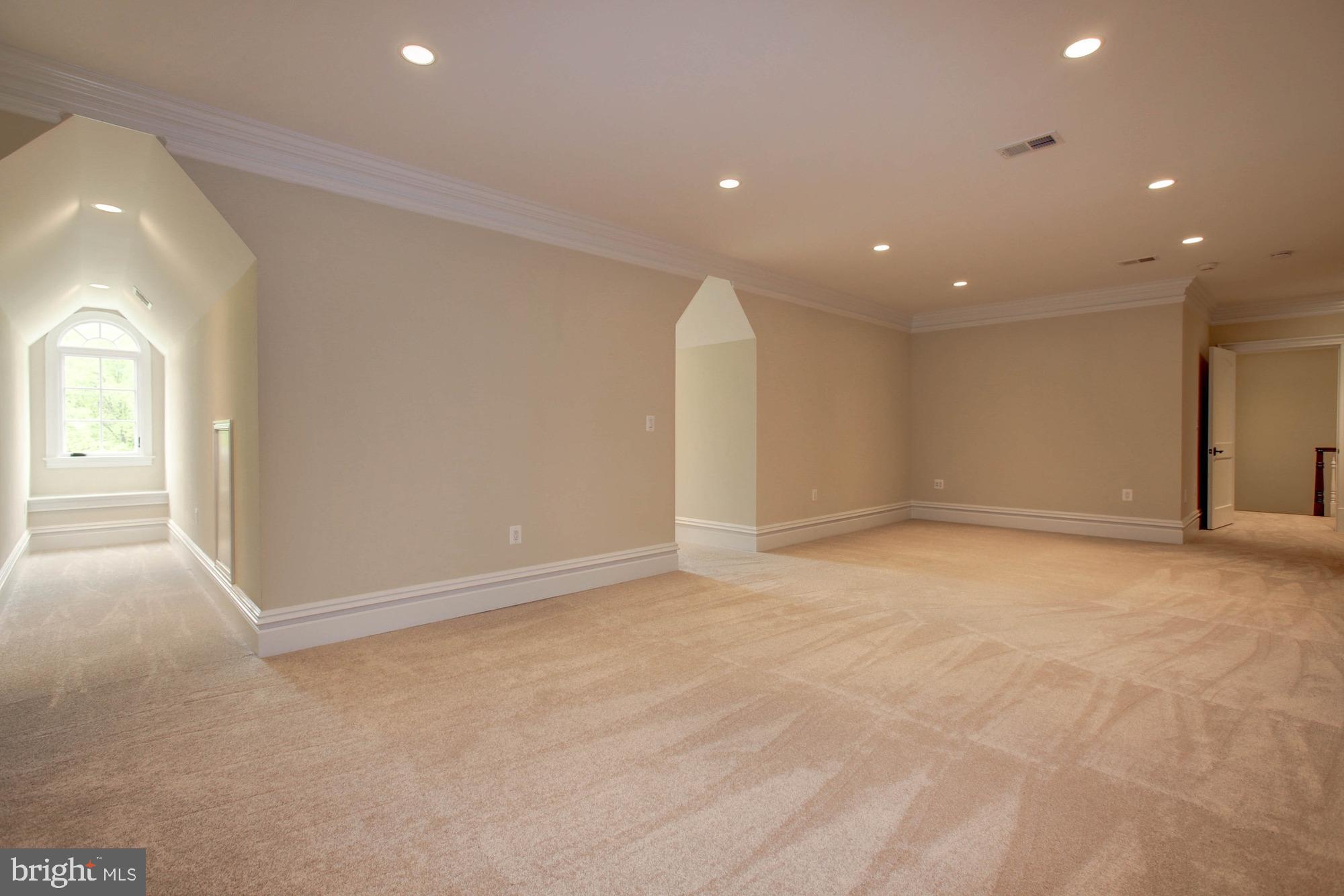 PEACOCK STATION - Residential