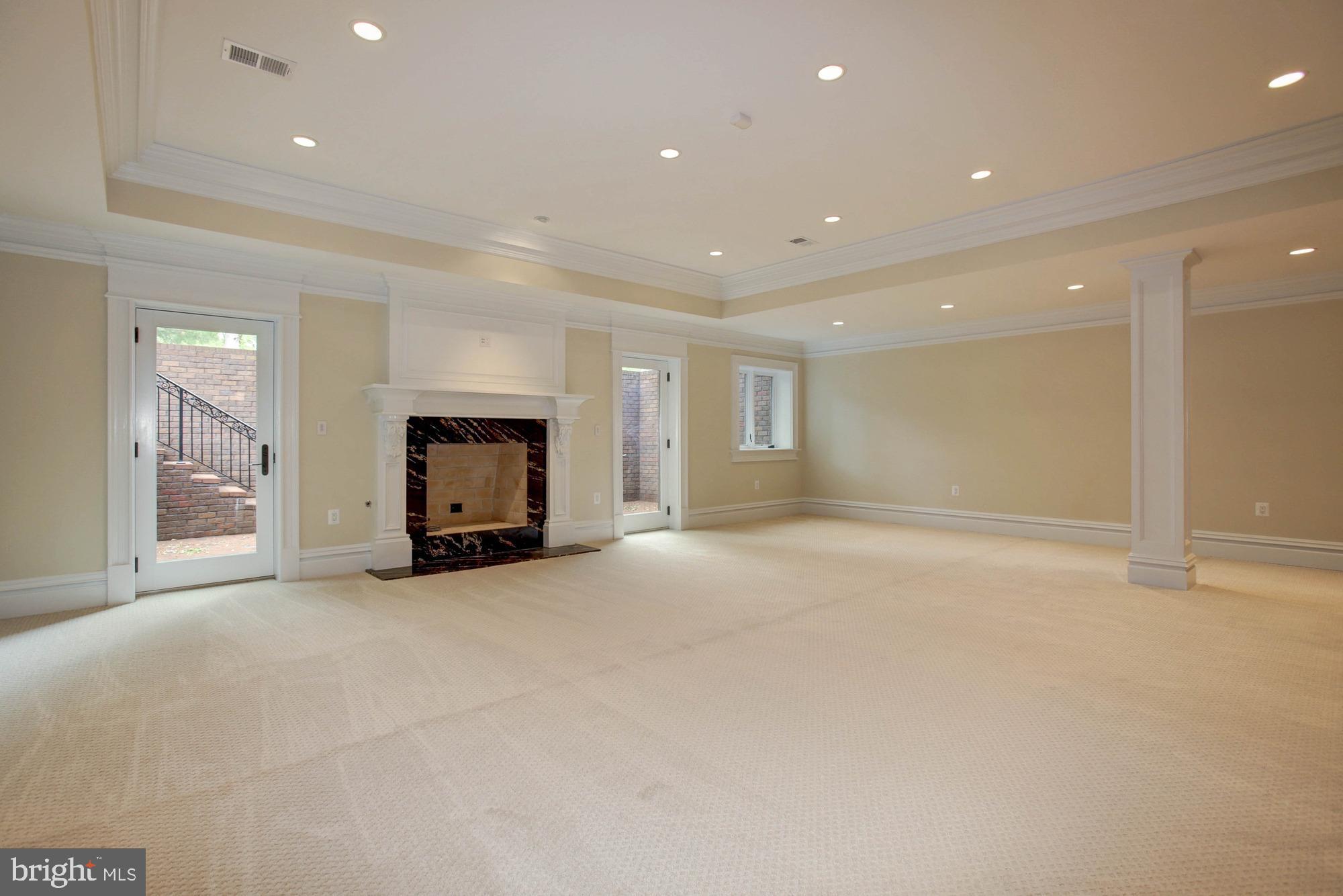 PEACOCK STATION - Residential