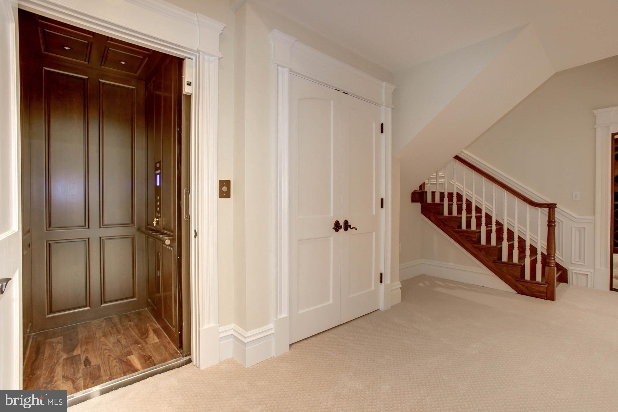 PEACOCK STATION - Residential