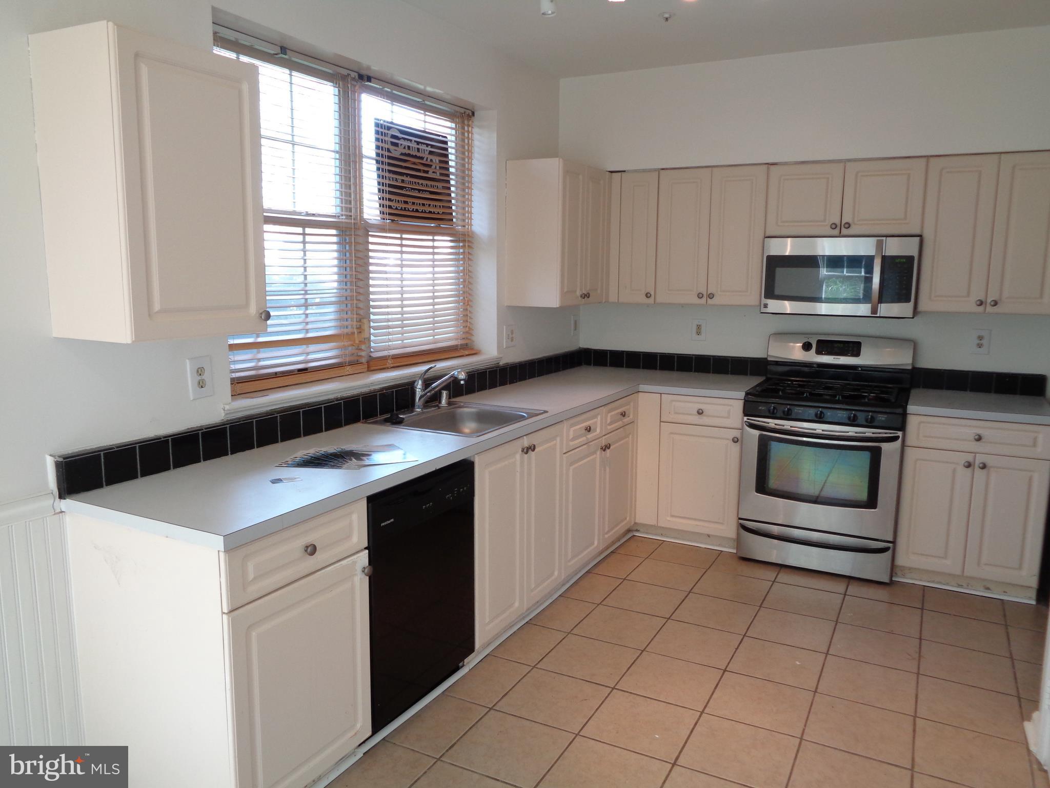 STONEHAVEN MEWS IN CROFTON VILLAGE - Residential