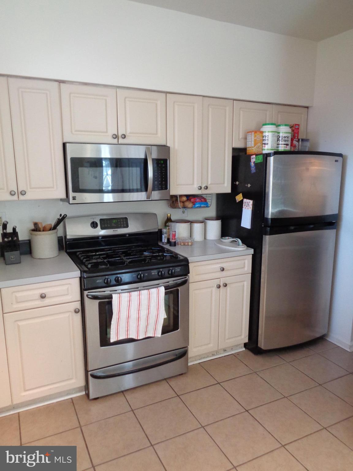 STONEHAVEN MEWS IN CROFTON VILLAGE - Residential