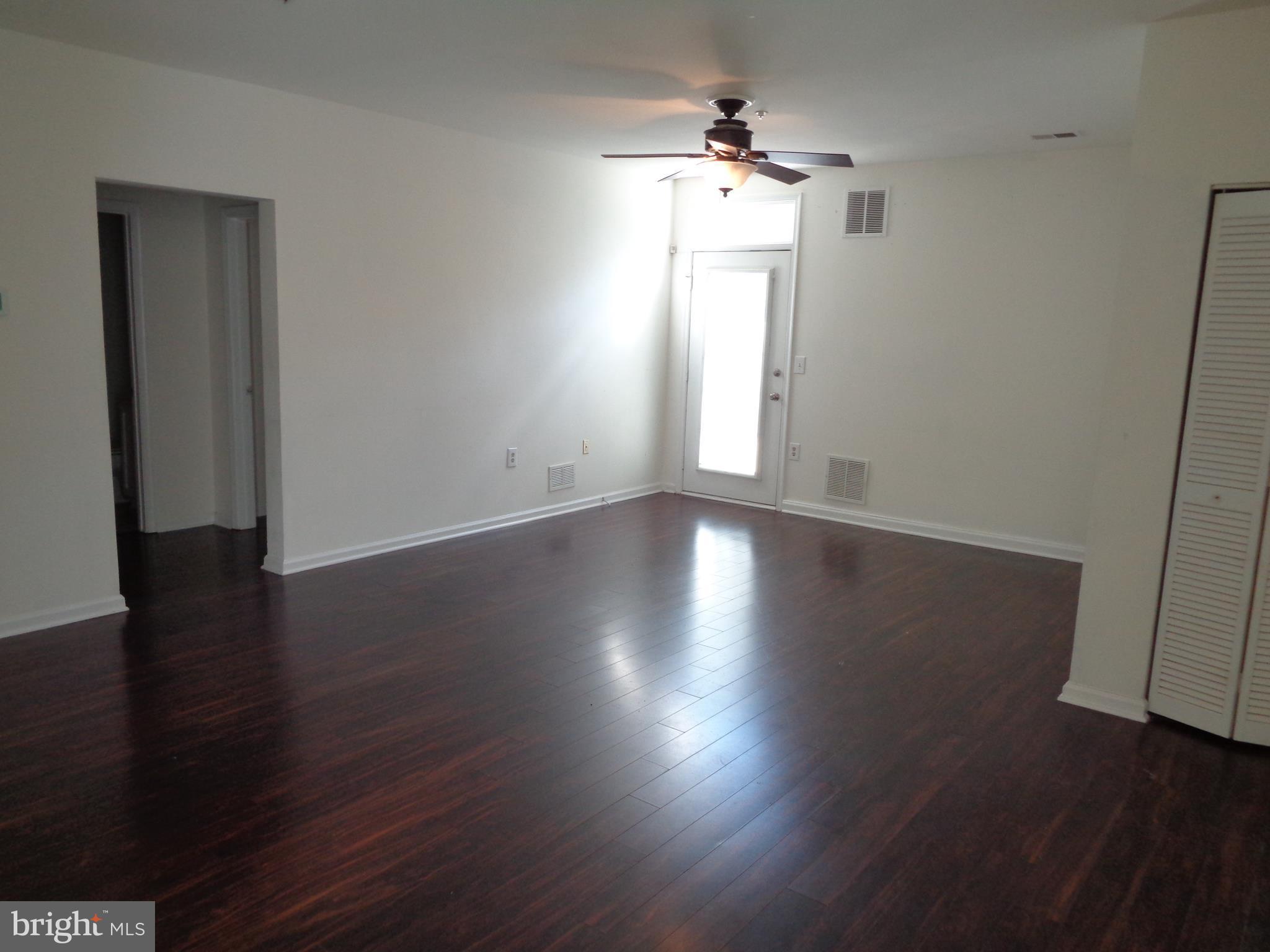 STONEHAVEN MEWS IN CROFTON VILLAGE - Residential