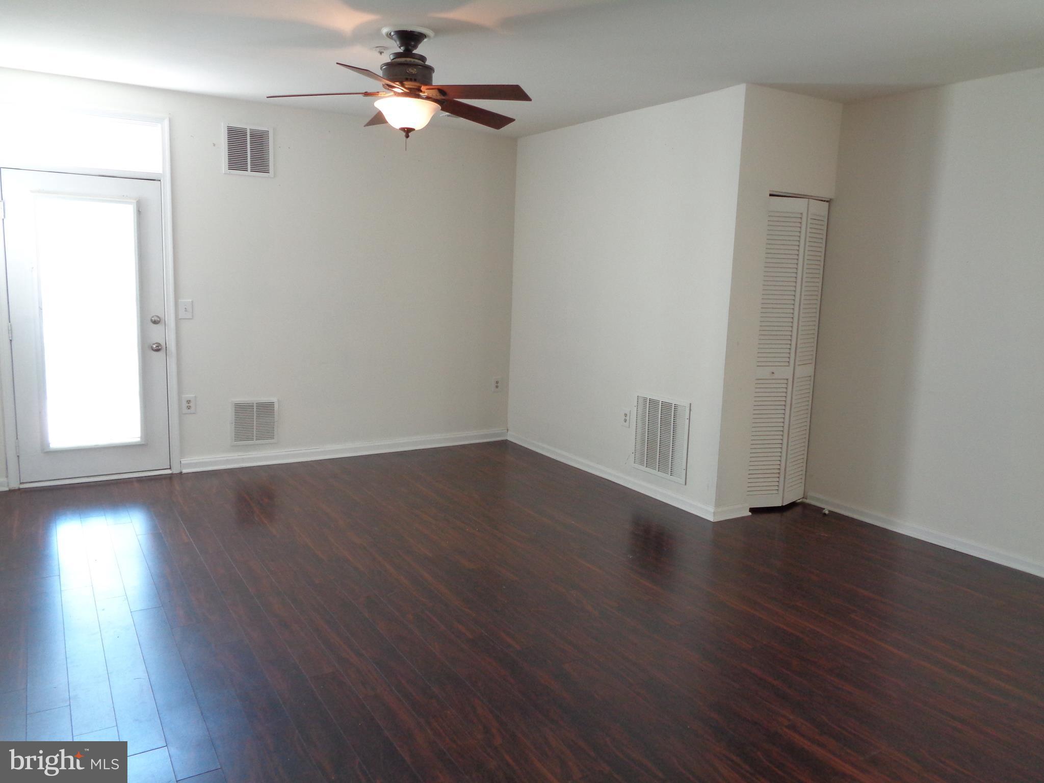 STONEHAVEN MEWS IN CROFTON VILLAGE - Residential