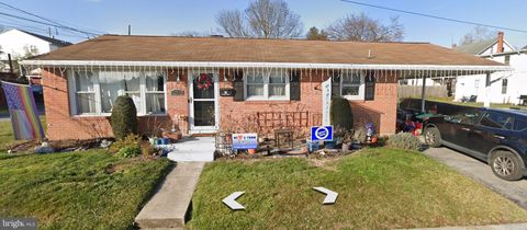 Photo of 15 Cottage Avenue, ELIZABETHTOWN, PA 17022 (MLS # PALA2080438)