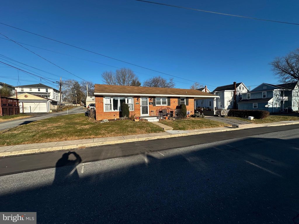 Photo of 15 Cottage Avenue, ELIZABETHTOWN, PA 17022 (MLS # PALA2080438)