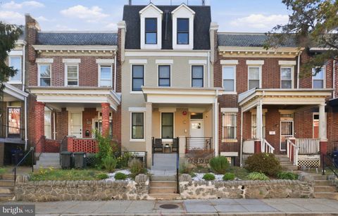 Photo of 3222 Warder Street NW #6, WASHINGTON, DC 20010 (MLS # DCDC2254720)