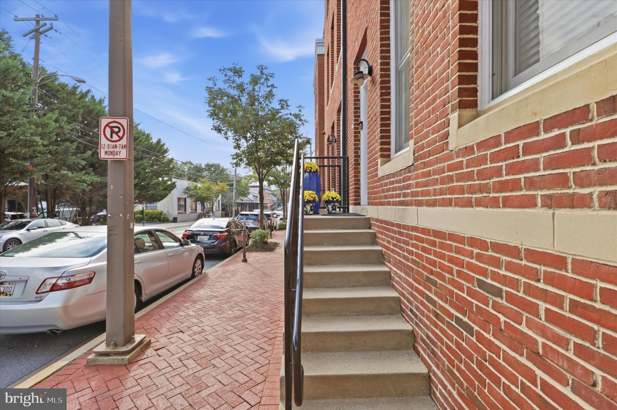 35 E ALL SAINTS STREET 220