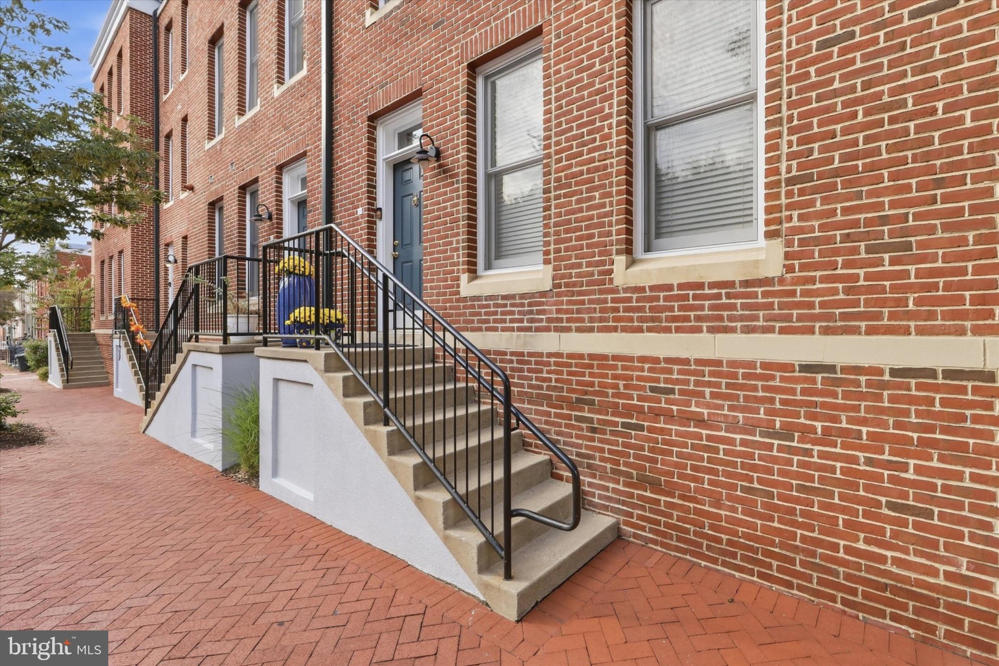 35 E ALL SAINTS STREET 220
