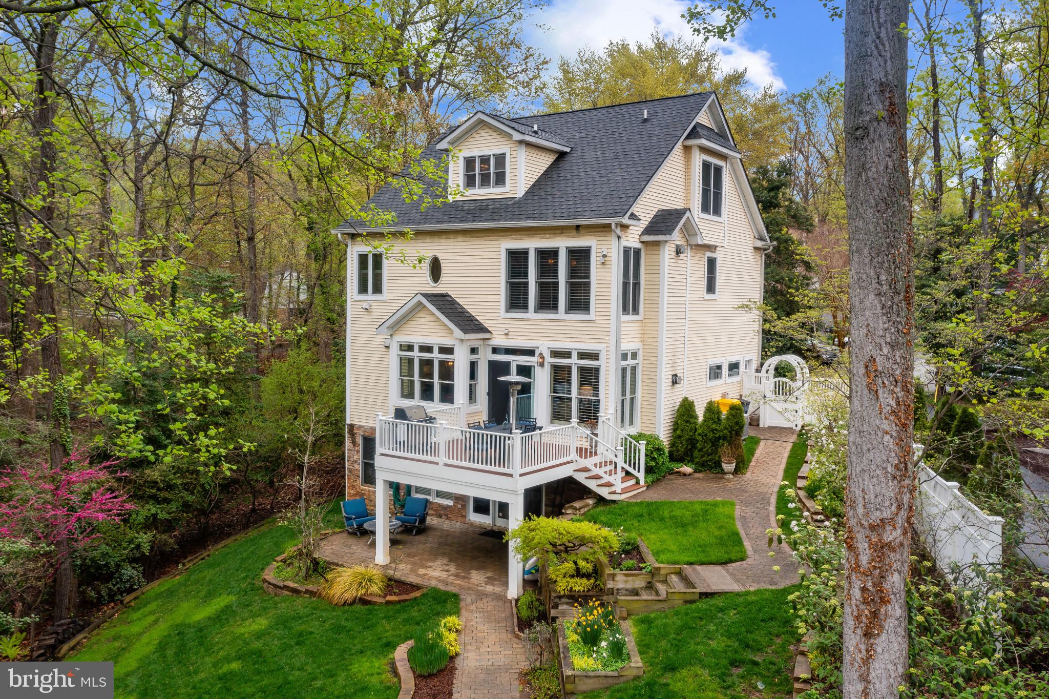 2656 QUEEN ANNE CIRCLE A
