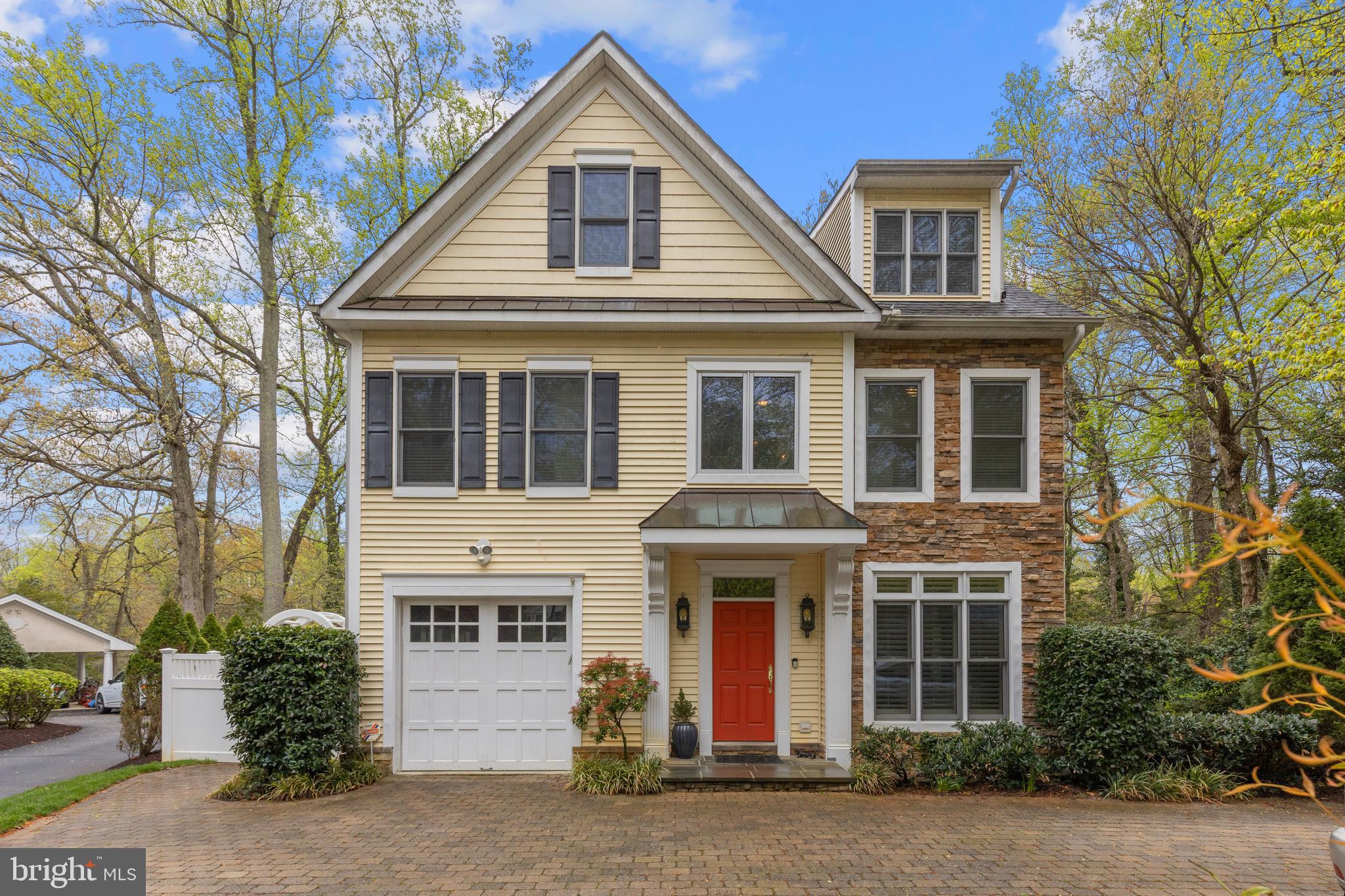 2656 QUEEN ANNE CIRCLE A