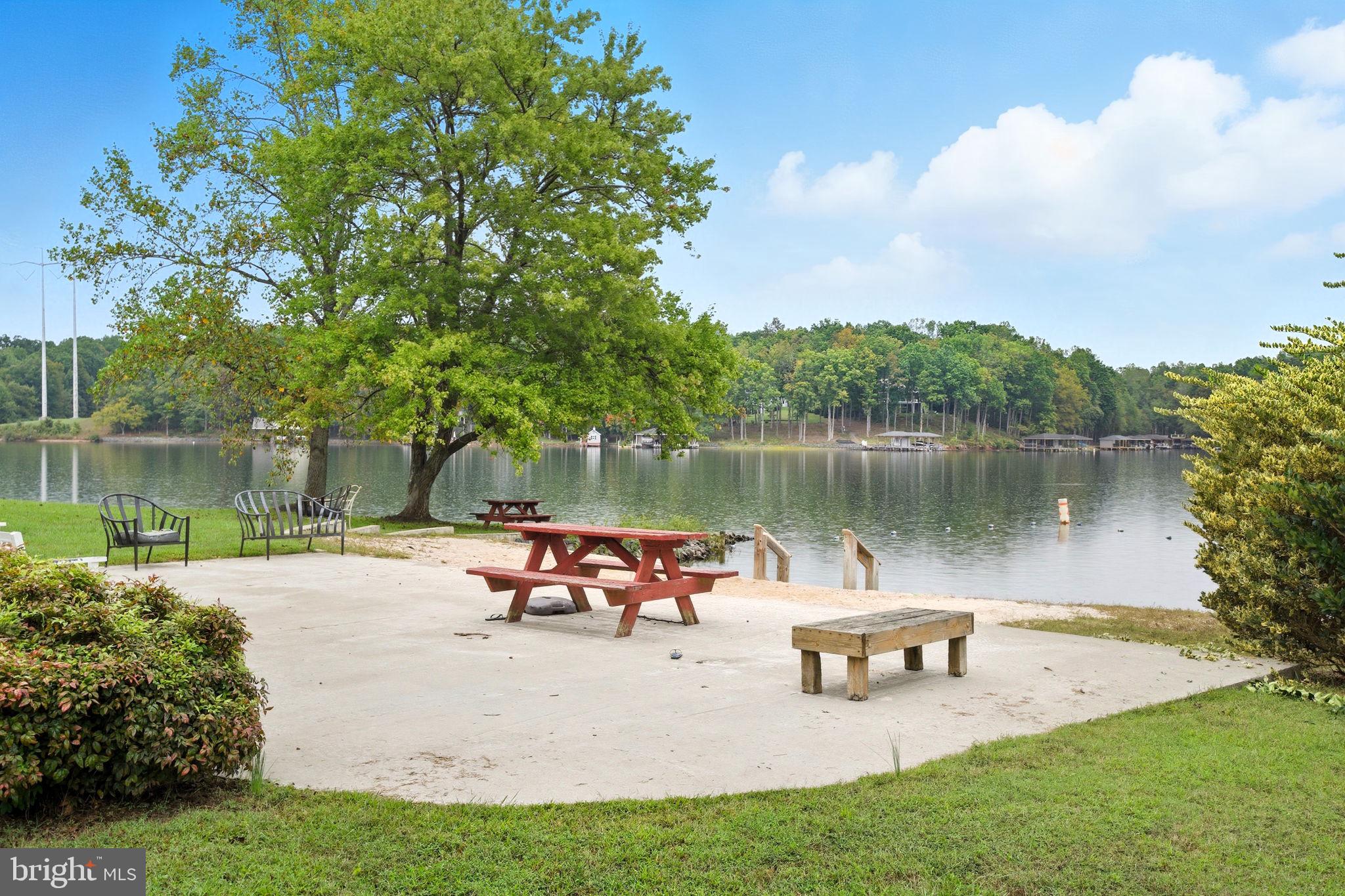 TALL PINES - Residential