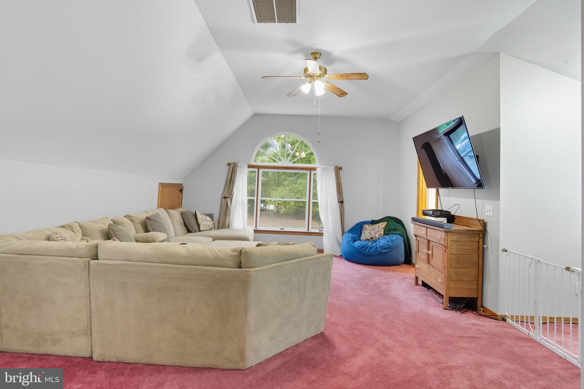 TALL PINES - Residential