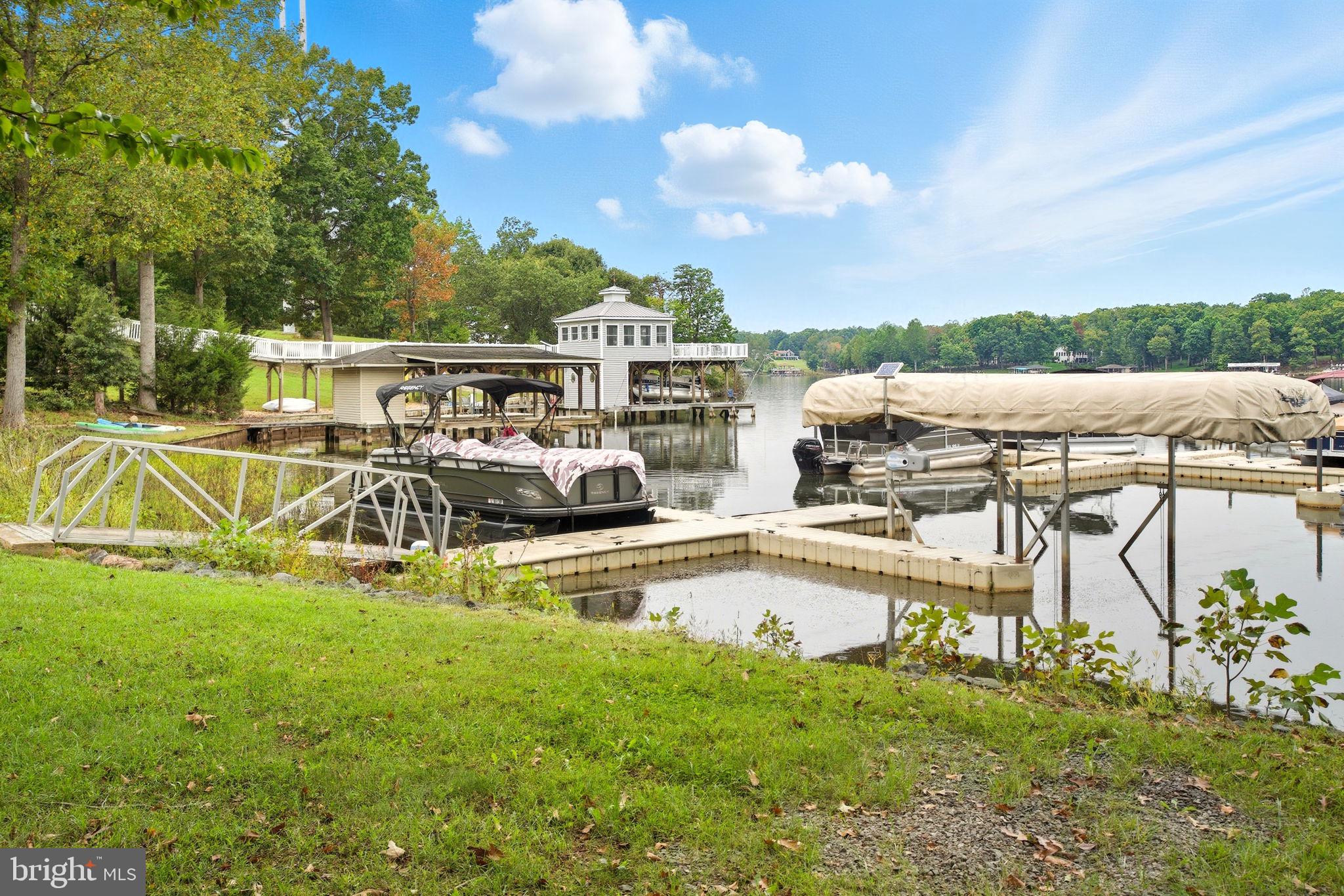 TALL PINES - Residential