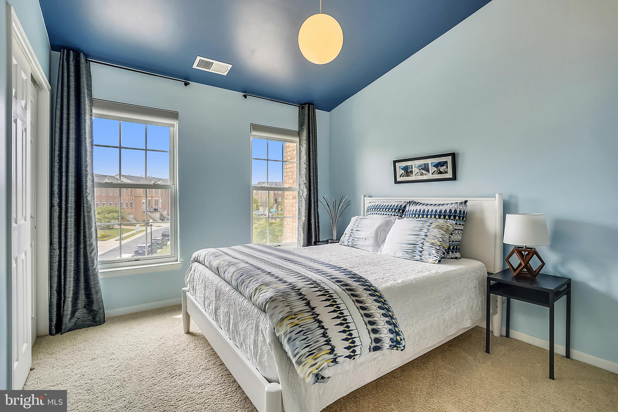 SOUTH RIDING - Residential