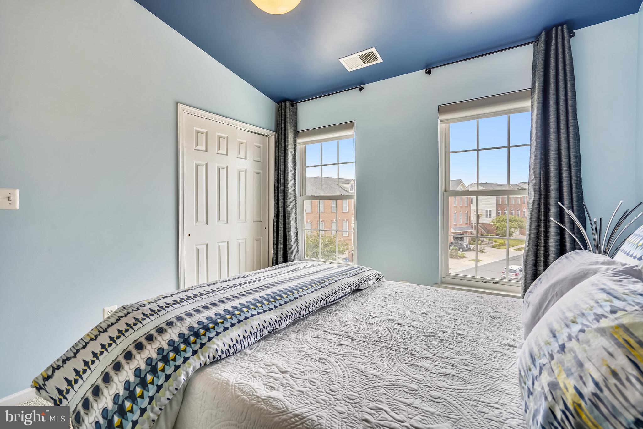 SOUTH RIDING - Residential