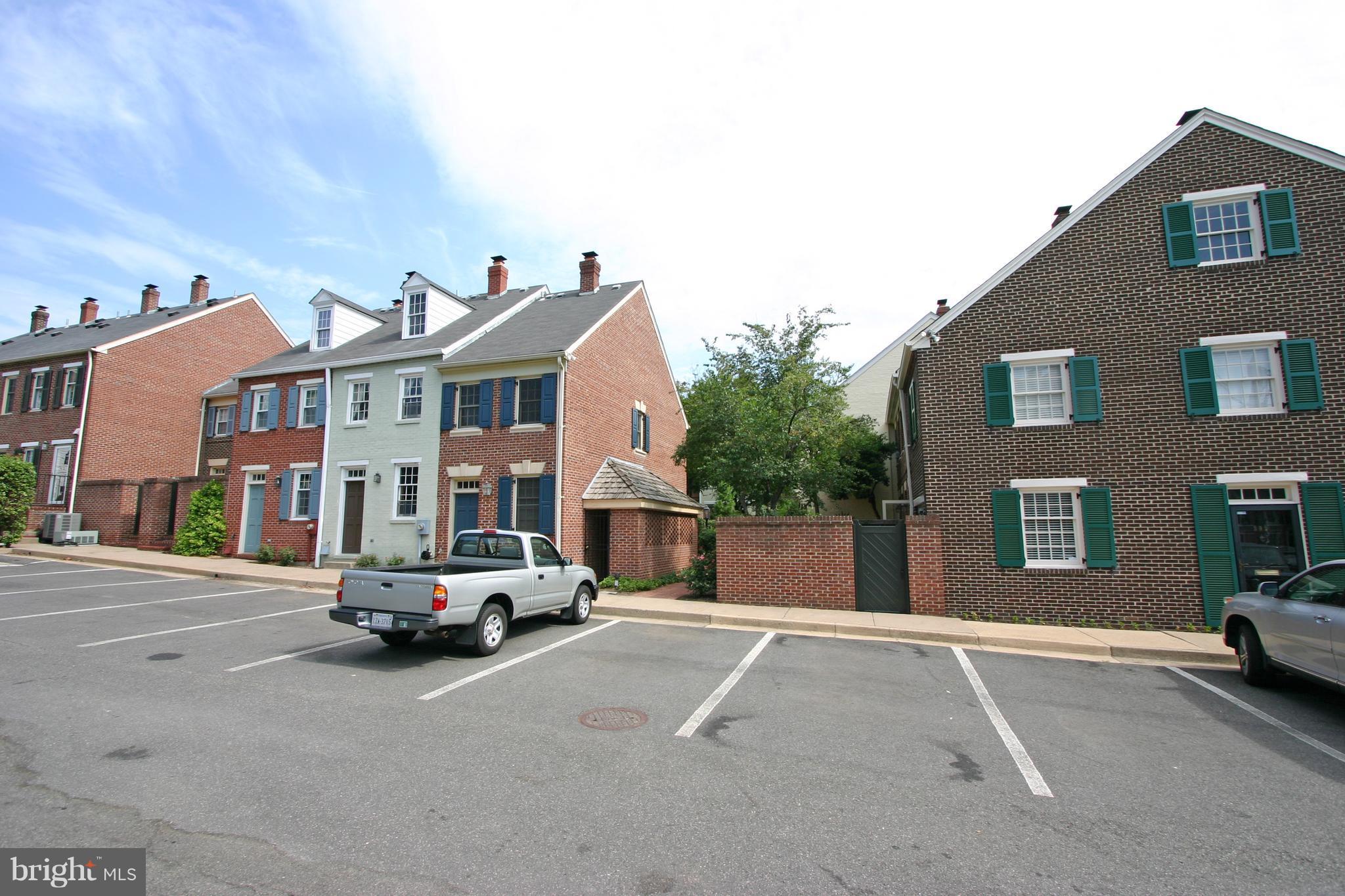 BROCKETTS CROSSING - Residential Lease