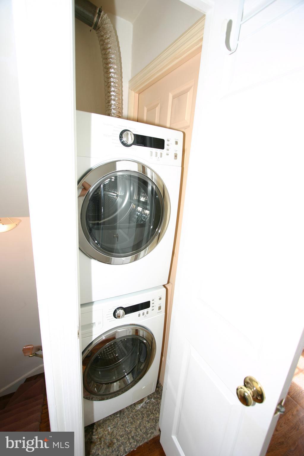 BROCKETTS CROSSING - Residential Lease