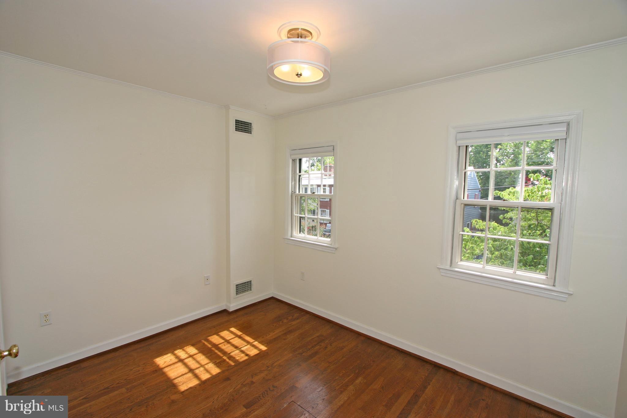 BROCKETTS CROSSING - Residential Lease