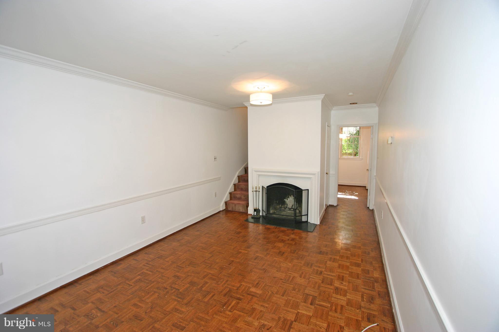 BROCKETTS CROSSING - Residential Lease