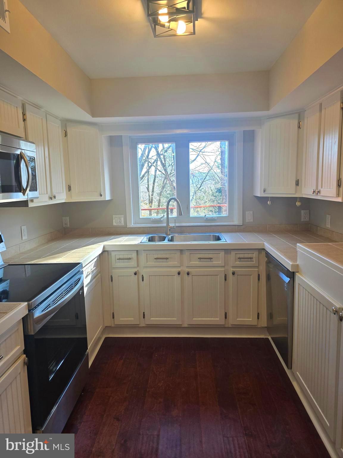 INGHAM MEWS - Residential Lease