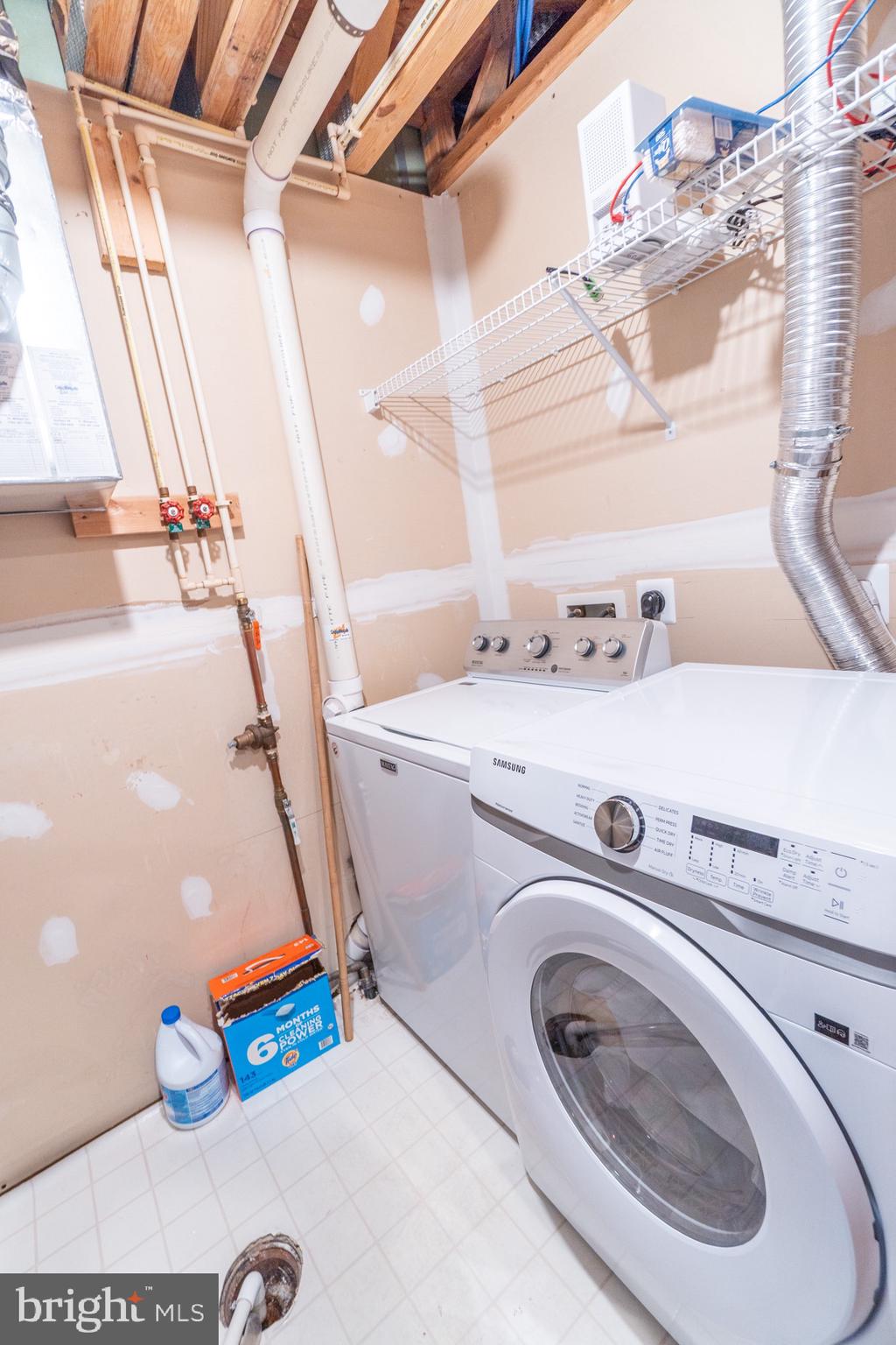 OVERLOOK - Residential Lease