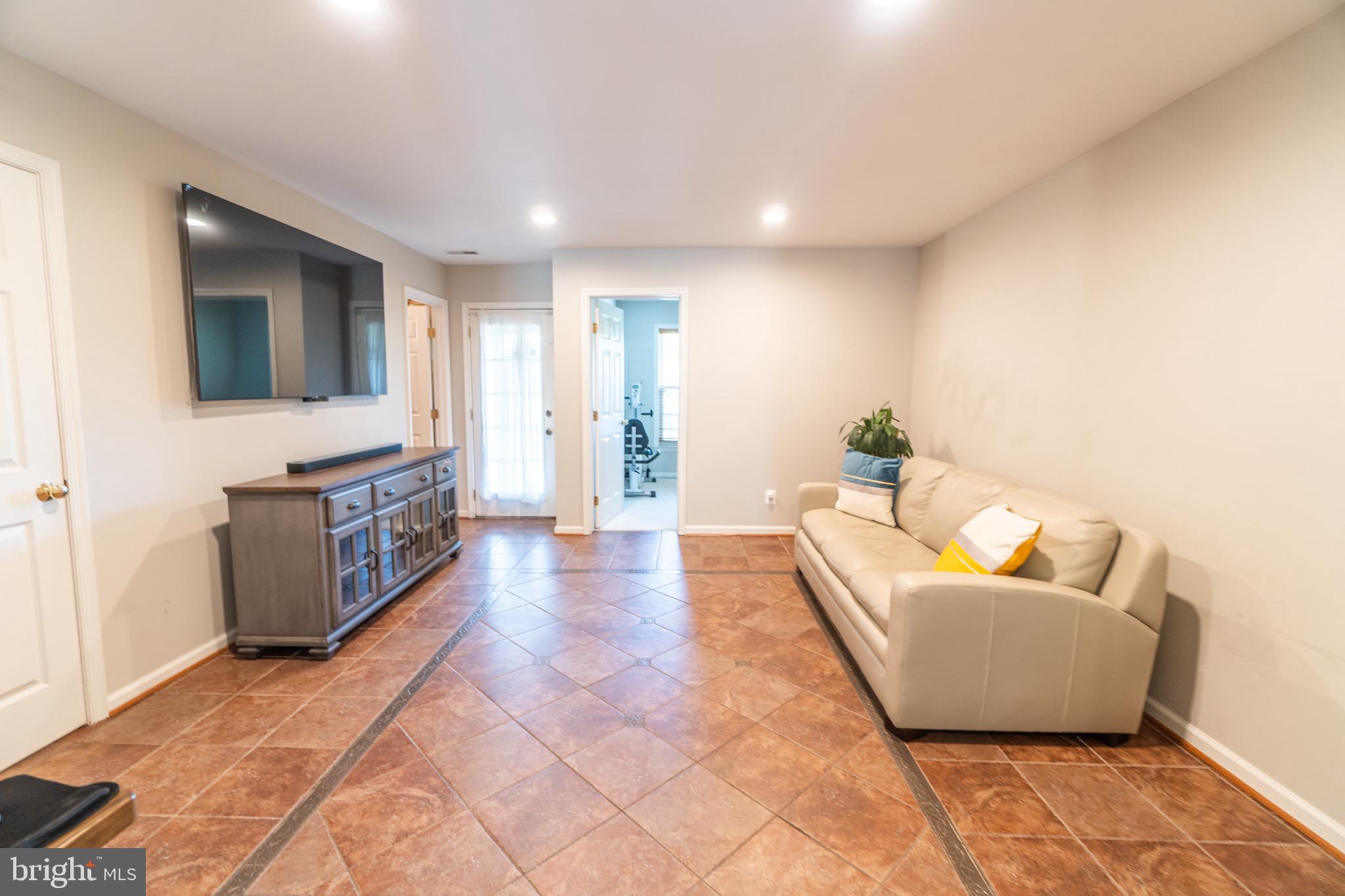 OVERLOOK - Residential Lease