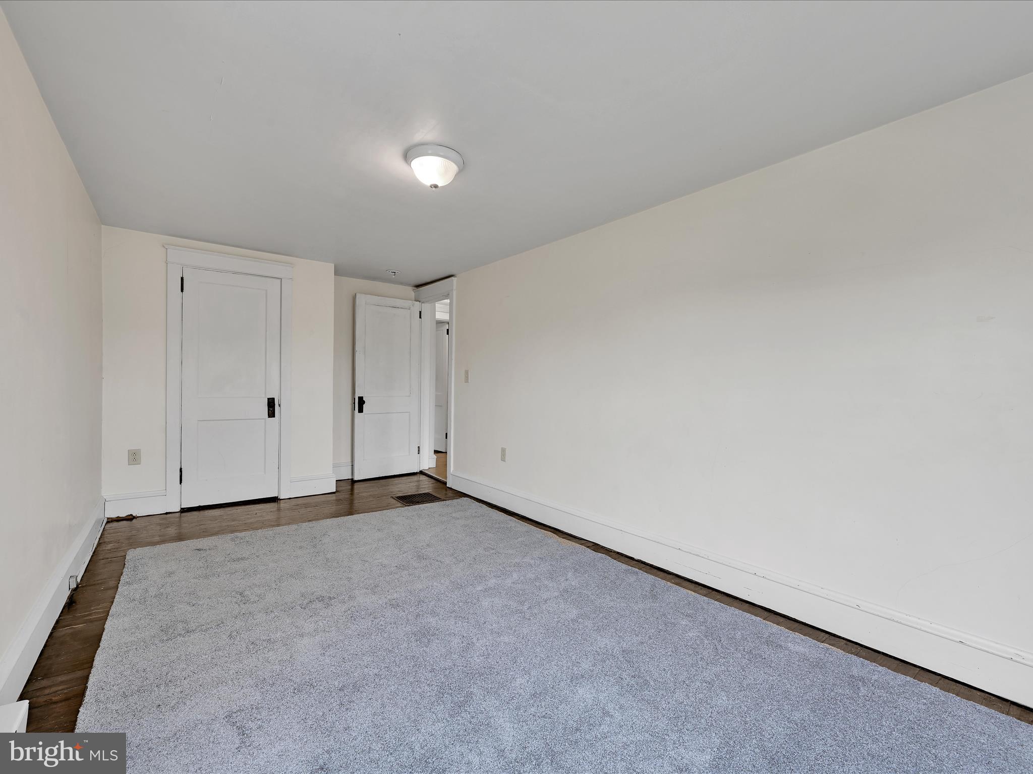 1 MI W OF EPHRATA - Residential