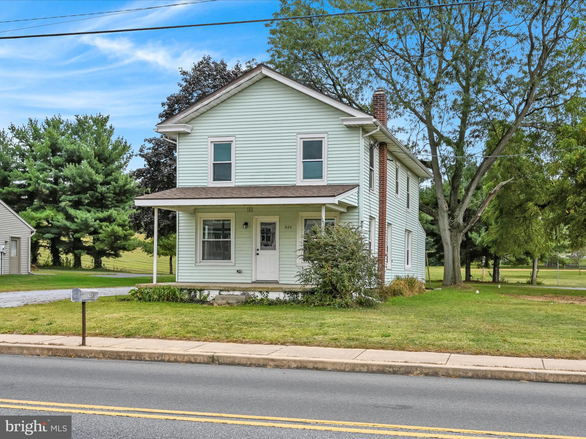 1 MI W OF EPHRATA - Residential