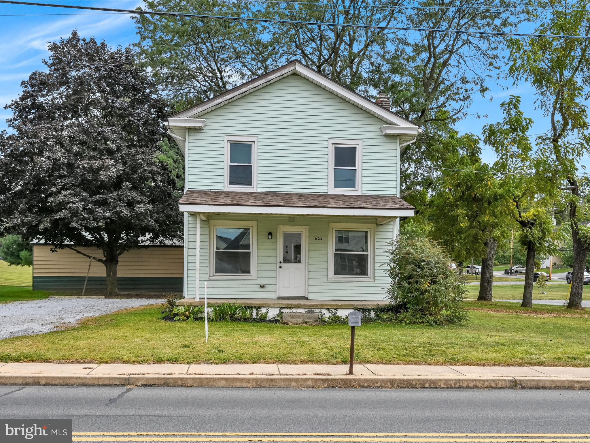 1 MI W OF EPHRATA - Residential